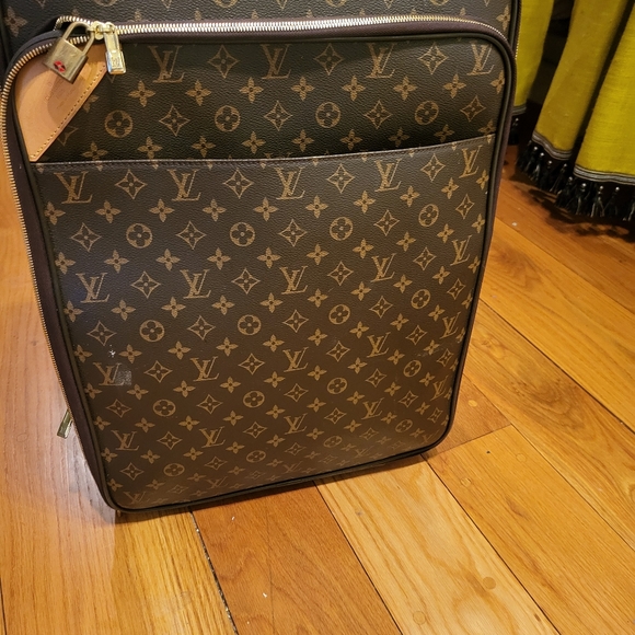 Louis Vuitton Pegase carry on - Picture 7 of 16